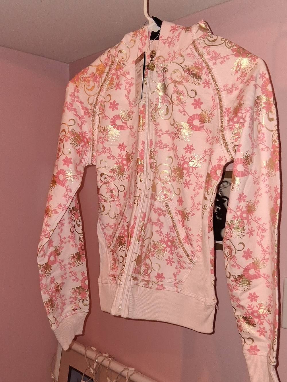 Vintage Women's Pink Hooded Zip-Up Sweatshirt with Gold Foil Detail